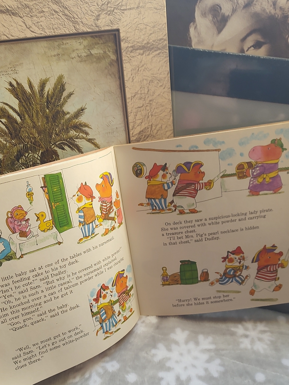 Richard Scarry's Great Steamboat Mystery 📚 - Picture 7 of 11